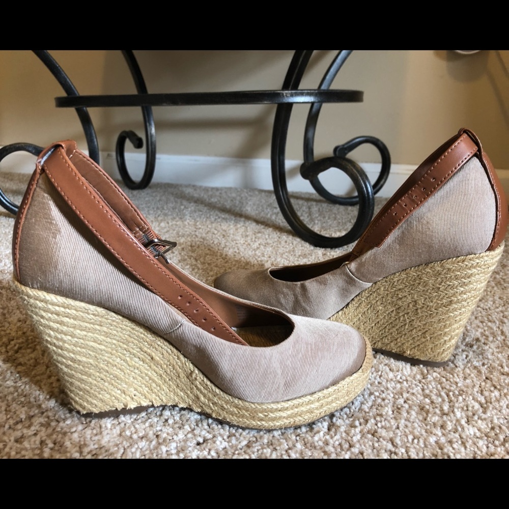 Ladies size 7 wedge sandals